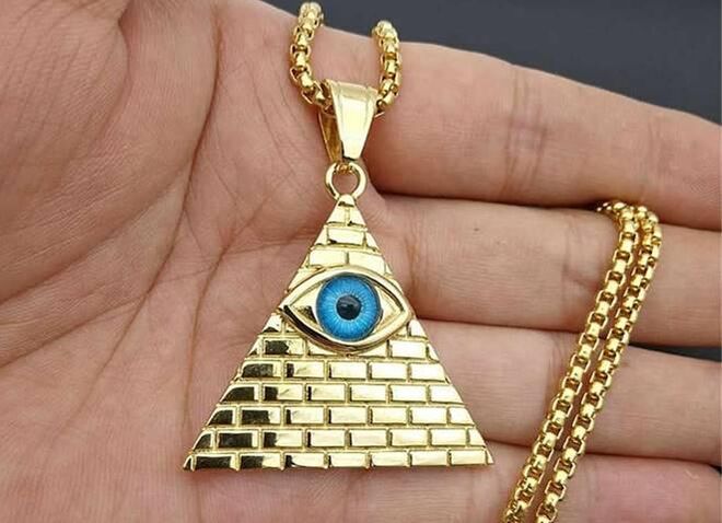Masonic savings (the eye that sees all) in the form of chains for wealth