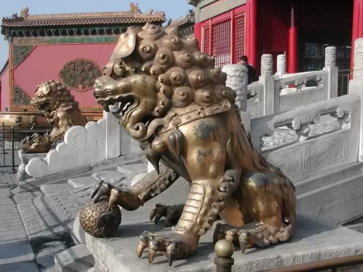 good luck charm, guardian lion of the empire